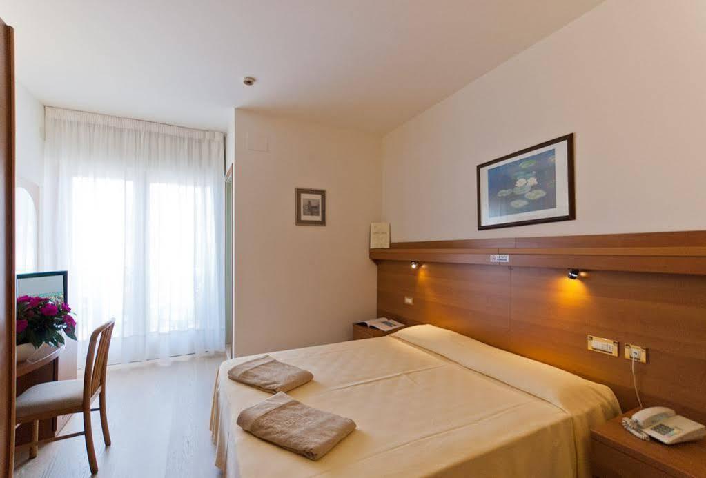 Hotel Italy Bibione Exterior foto