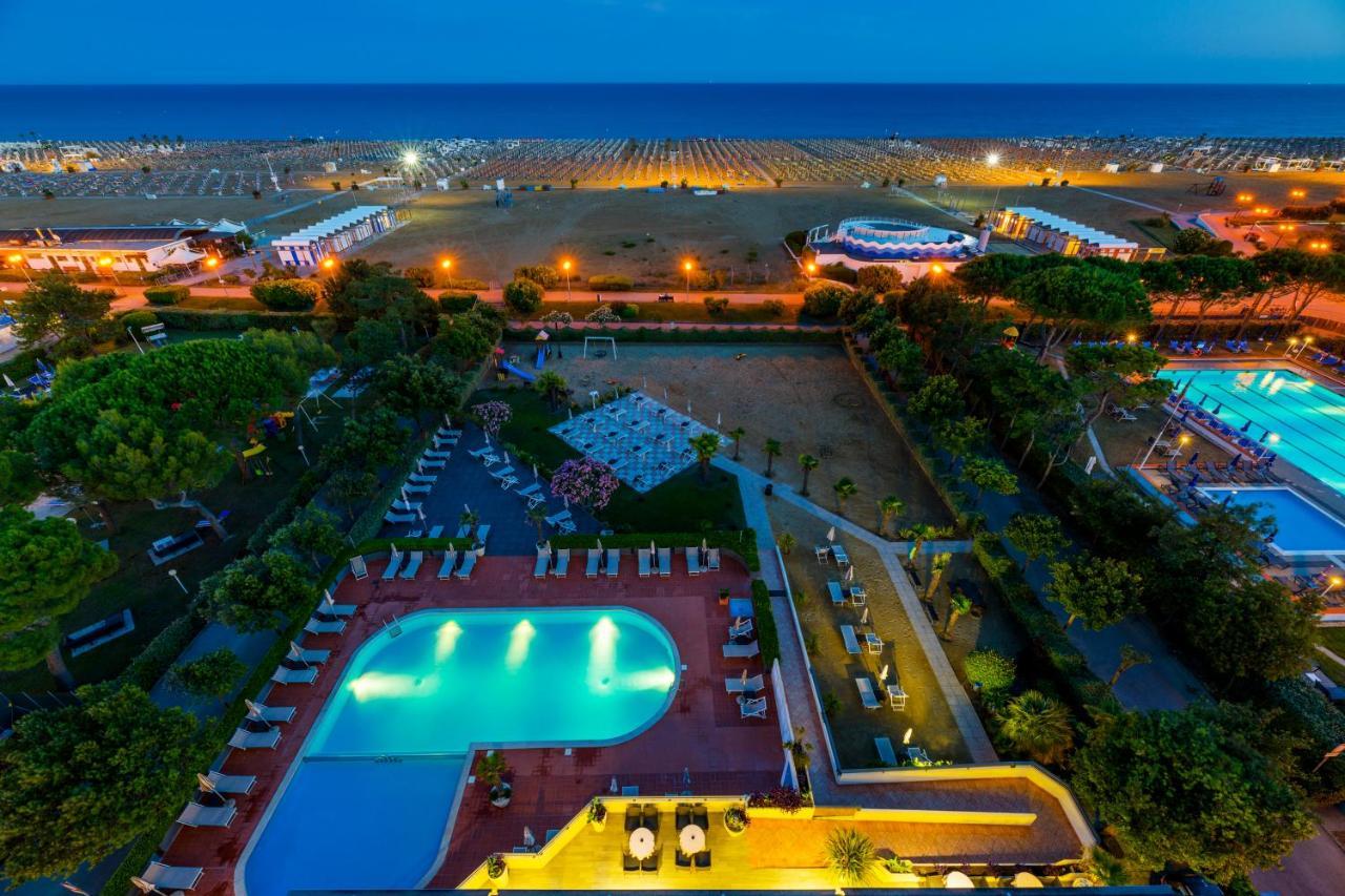 Hotel Italy Bibione Exterior foto